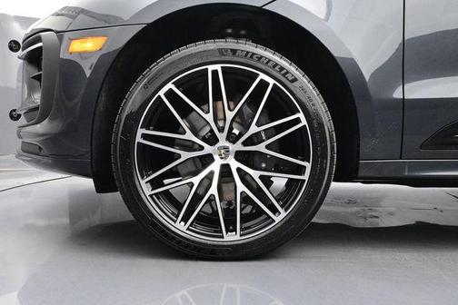 Volcano Grey Metallic 2026 Porsche Macan Macan