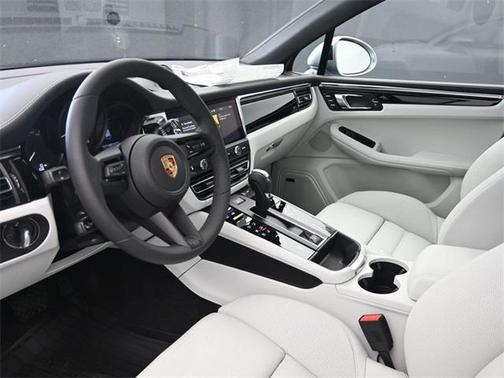 2025 Porsche Macan T