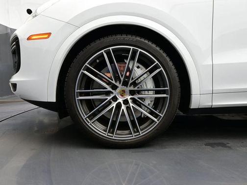Carrara White Metallic 2021 Porsche Cayenne Turbo