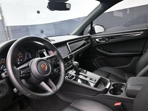 2023 Porsche Macan Base