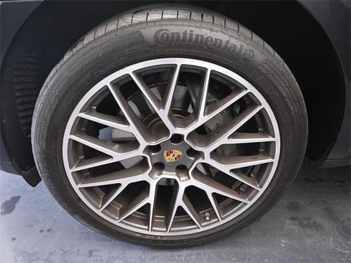 2021 Porsche Macan Base