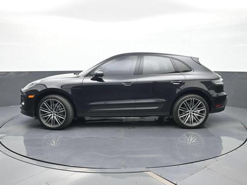 Jet Black Metallic 2023 Porsche Macan Macan