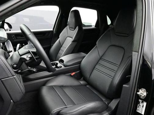 2025 Porsche Cayenne GTS