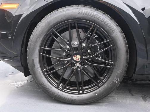 2025 Porsche Cayenne GTS