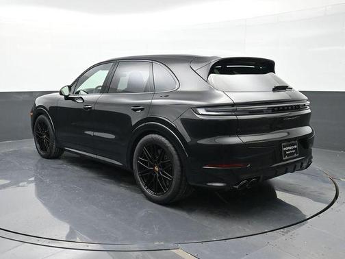2025 Porsche Cayenne GTS