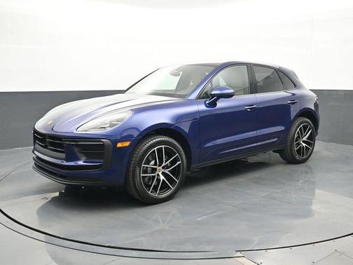 Gentian Blue Metallic 2026 Porsche Macan Macan