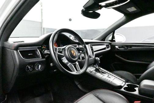 Carmine Red 2018 Porsche Macan Macan GTS