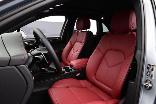Dolomite 2026 Porsche Macan Macan