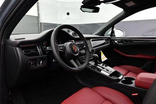 Dolomite 2026 Porsche Macan Macan