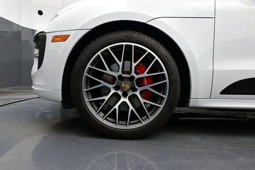 Carrara White Metallic 2021 Porsche Macan Macan GTS