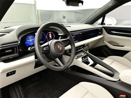 2025 Porsche Macan 4