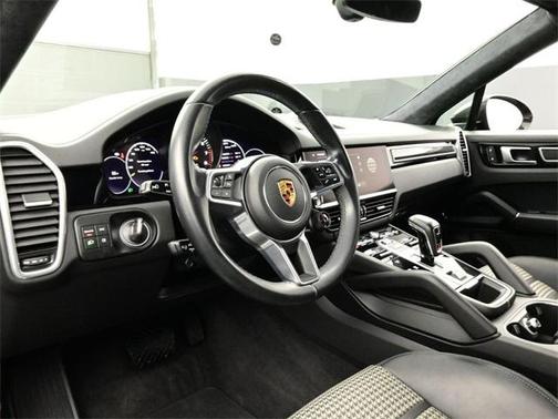 2022 Porsche Cayenne Platinum Edition