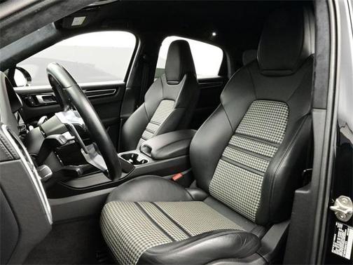 2022 Porsche Cayenne Platinum Edition