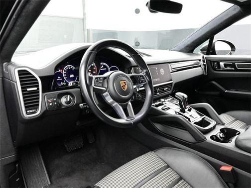 2022 Porsche Cayenne Platinum Edition