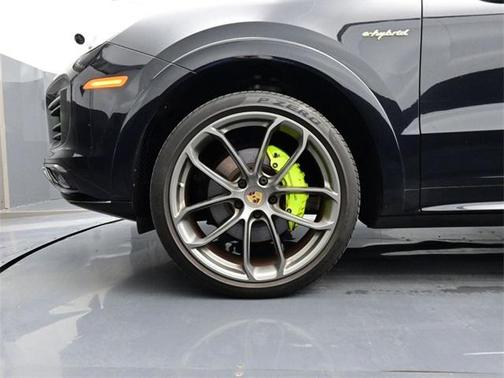 2022 Porsche Cayenne Platinum Edition