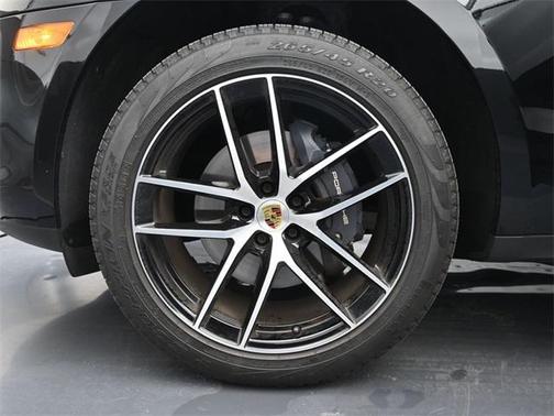 2025 Porsche Macan T