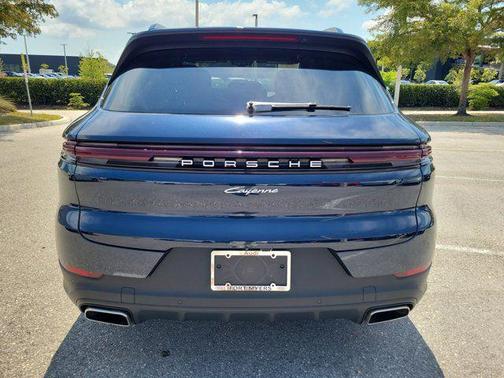 Algarve Blue Metallic 2024 Porsche Cayenne Cayenne