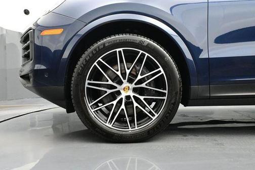 Algarve Blue Metallic 2024 Porsche Cayenne Cayenne