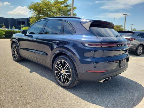 Algarve Blue Metallic 2024 Porsche Cayenne Cayenne