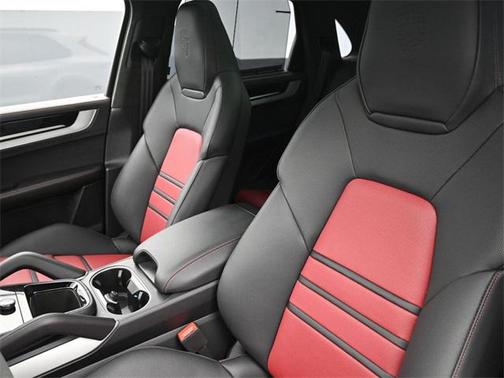 2025 Porsche Cayenne GTS