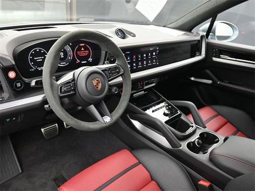 2025 Porsche Cayenne GTS