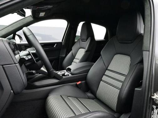 2026 Porsche Cayenne GTS
