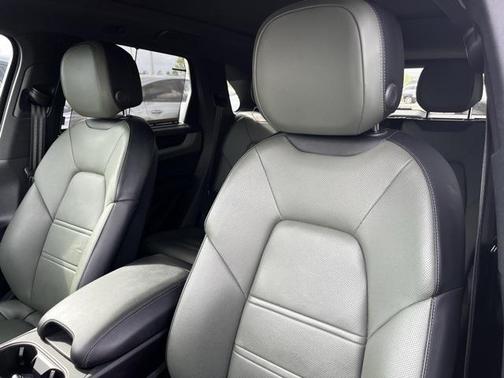 2024 Porsche Cayenne S