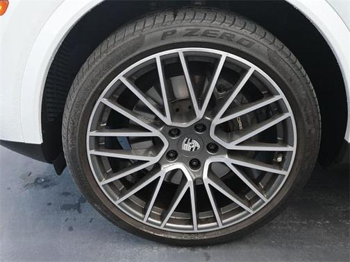 2023 Porsche Cayenne Platinum Edition