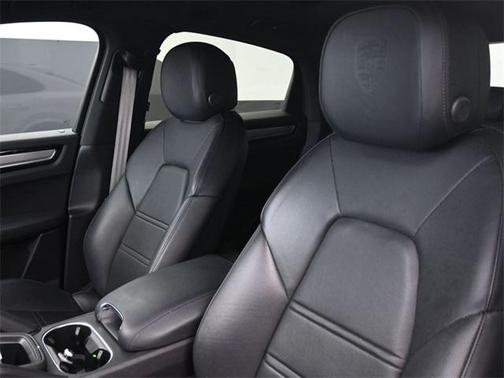2023 Porsche Cayenne Platinum Edition