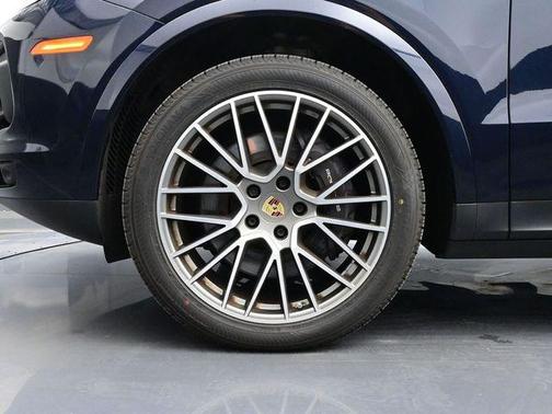 2023 Porsche Cayenne Platinum Edition