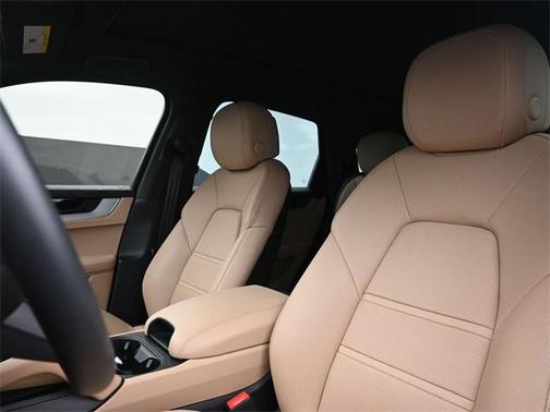 2025 Porsche Cayenne Base