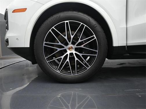 2025 Porsche Cayenne Base