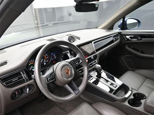 2023 Porsche Macan Base