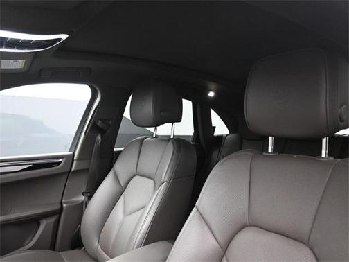 2023 Porsche Macan Base