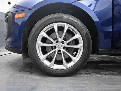 2023 Porsche Macan Base