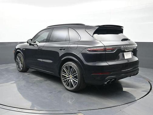 2022 Porsche Cayenne Cayenne Turbo S E-Hybrid