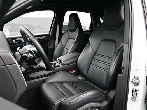 2023 Porsche Cayenne Platinum Edition