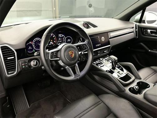 2023 Porsche Cayenne Platinum Edition