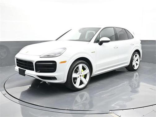 2023 Porsche Cayenne Platinum Edition