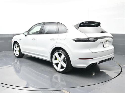 2023 Porsche Cayenne Platinum Edition