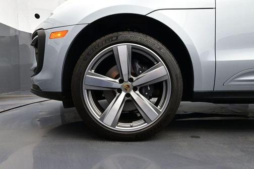 Dolomite Silver Metallic 2025 Porsche Macan Macan