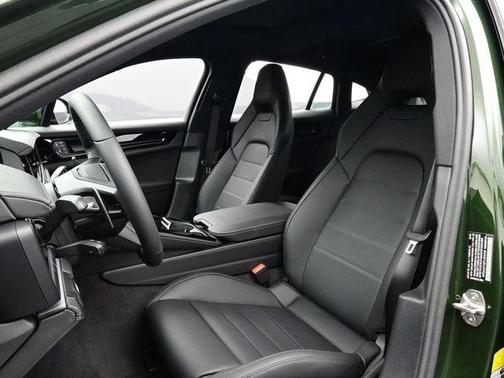 Oak 2026 Porsche Panamera 4