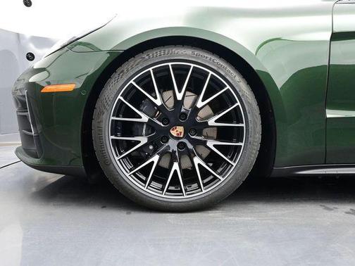 Oak 2026 Porsche Panamera 4