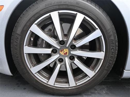 2016 Porsche Panamera 4