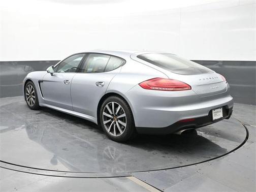 2016 Porsche Panamera 4