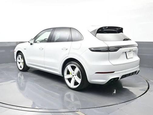 2023 Porsche Cayenne 