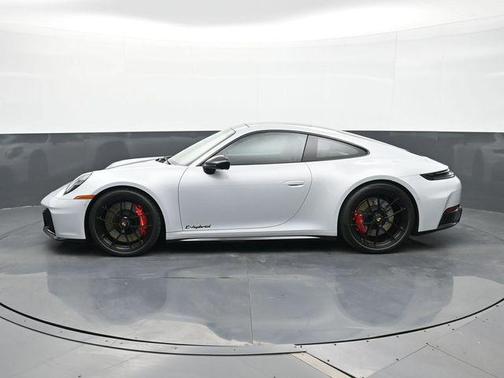 2026 Porsche 911 Carrera 4 GTS