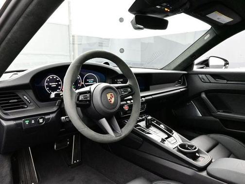 2026 Porsche 911 Carrera 4 GTS