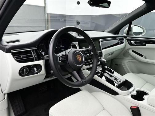 2023 Porsche Macan 