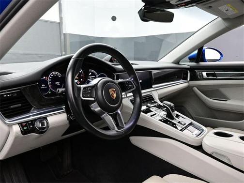 2017 Porsche Panamera 4